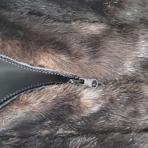 Faux Vegan Fur Reversible Fall Cozy Fuzzy Brown Black Vest Jacket Giacca Size XL - Picture 3 of 15